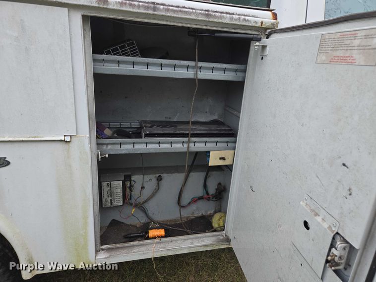 image for item DU2594 1996 Ford F350 Crew Cab utility bed pickup truck