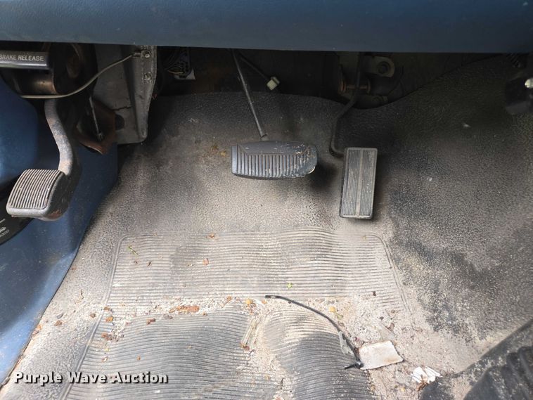 image for item DU2594 1996 Ford F350 Crew Cab utility bed pickup truck