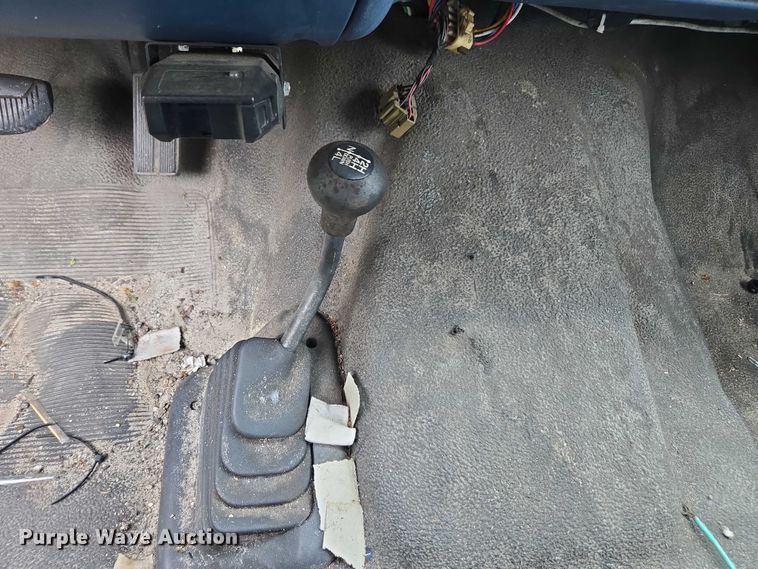 image for item DU2594 1996 Ford F350 Crew Cab utility bed pickup truck