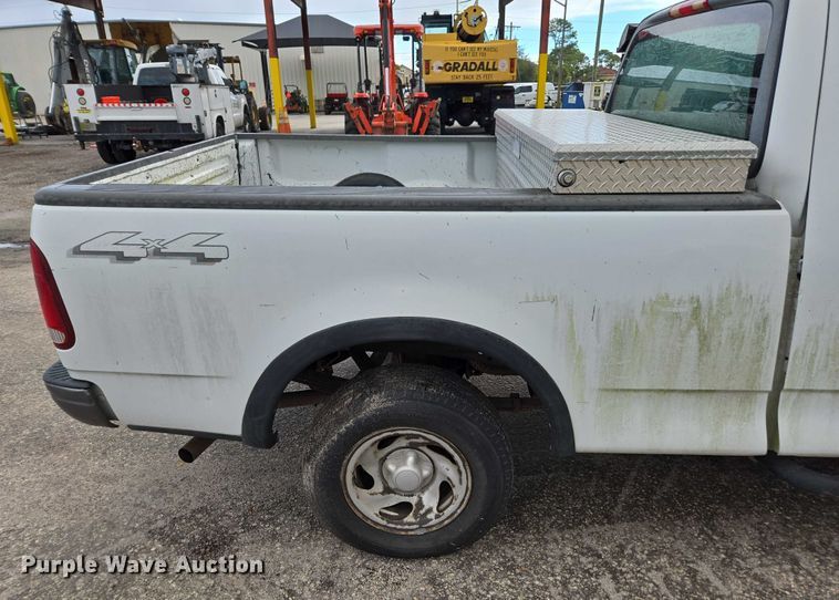 image for item DU2595 2003 Ford F150 XL pickup truck