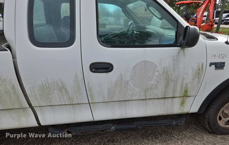 image for item DU2595 2003 Ford F150 XL pickup truck