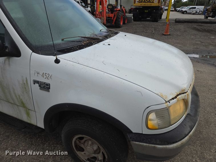 image for item DU2595 2003 Ford F150 XL pickup truck