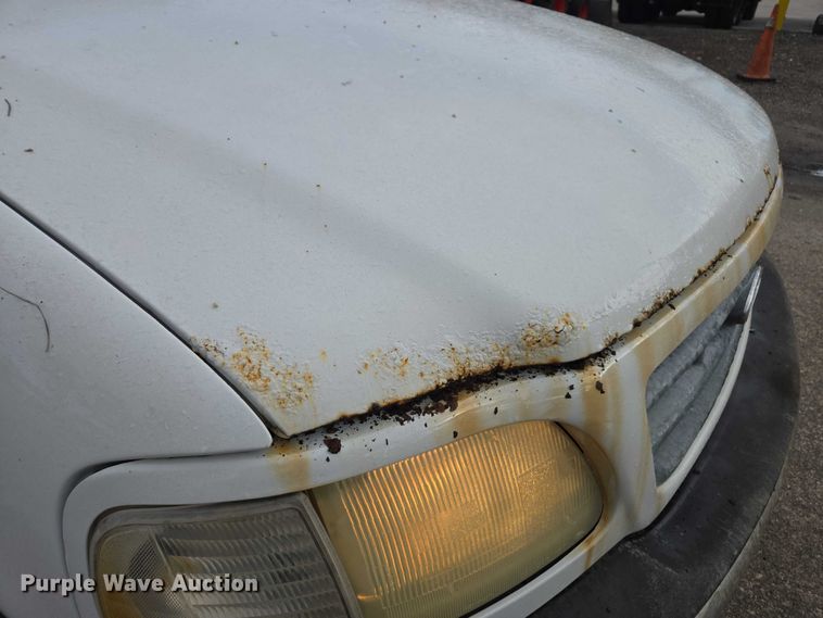 image for item DU2595 2003 Ford F150 XL pickup truck