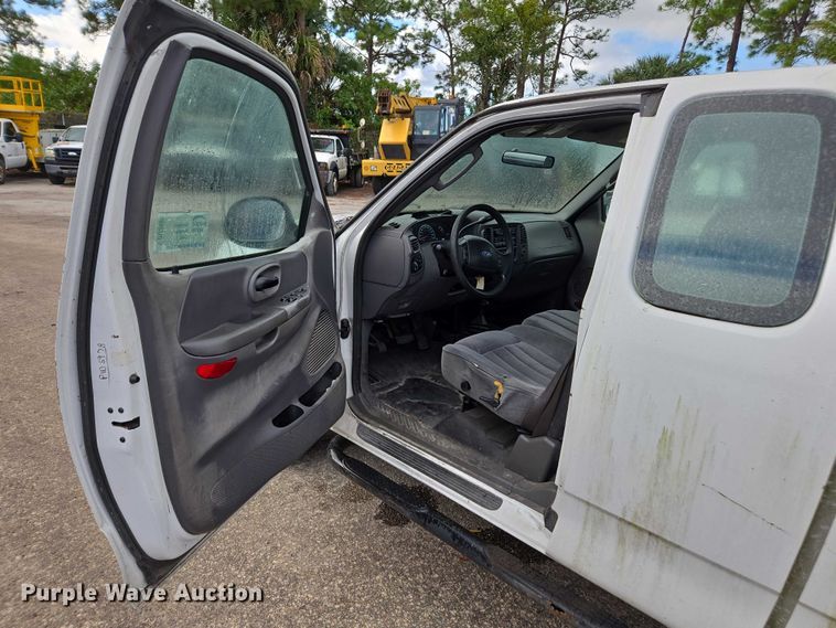 image for item DU2595 2003 Ford F150 XL pickup truck