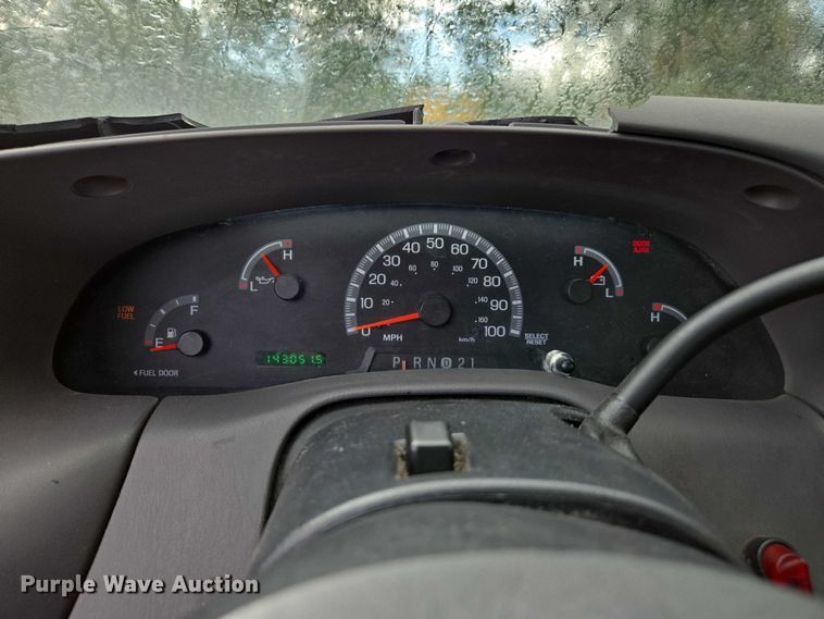 image for item DU2595 2003 Ford F150 XL pickup truck