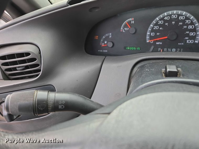 image for item DU2595 2003 Ford F150 XL pickup truck