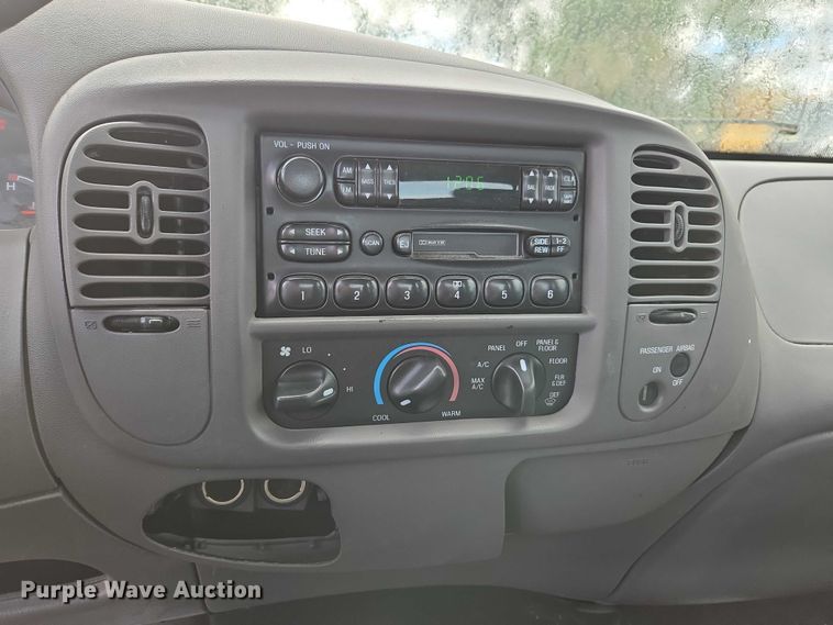 image for item DU2595 2003 Ford F150 XL pickup truck