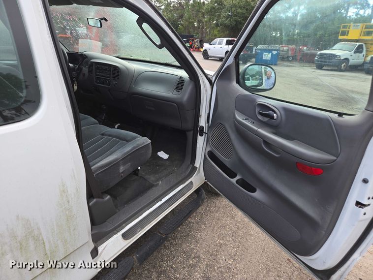 image for item DU2595 2003 Ford F150 XL pickup truck