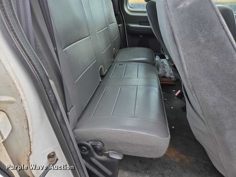 image for item DU2595 2003 Ford F150 XL pickup truck