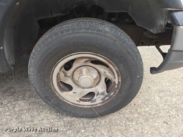 image for item DU2595 2003 Ford F150 XL pickup truck