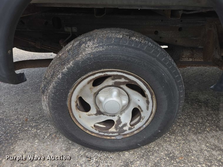 image for item DU2595 2003 Ford F150 XL pickup truck