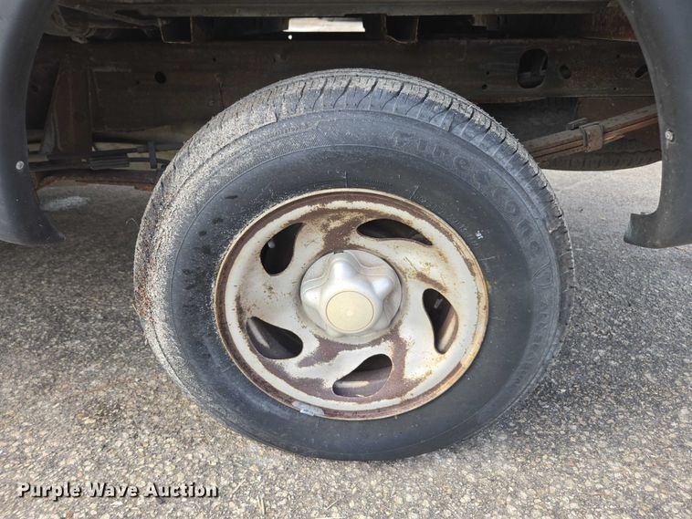 image for item DU2595 2003 Ford F150 XL pickup truck