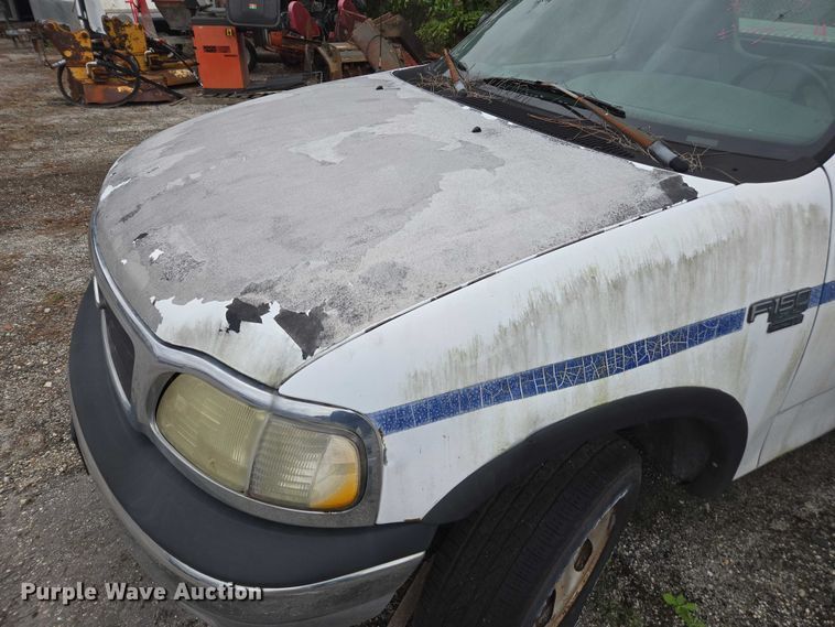 image for item DU2596 2002 Ford F150 XL pickup truck