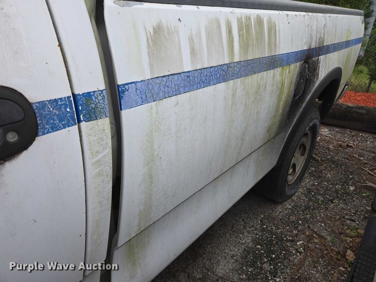 image for item DU2596 2002 Ford F150 XL pickup truck