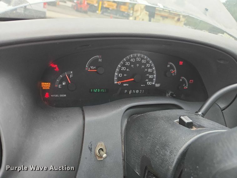 image for item DU2596 2002 Ford F150 XL pickup truck