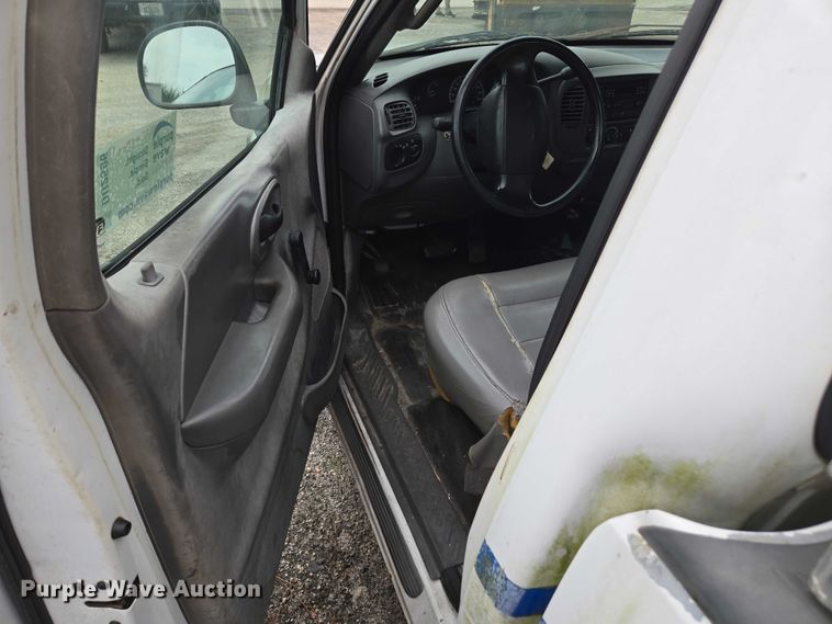 image for item DU2596 2002 Ford F150 XL pickup truck