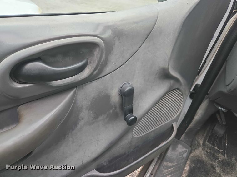 image for item DU2596 2002 Ford F150 XL pickup truck