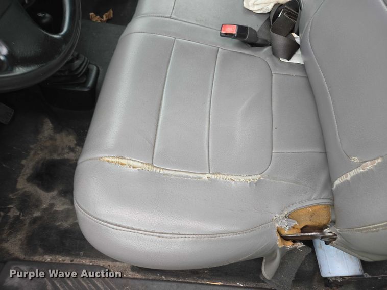 image for item DU2596 2002 Ford F150 XL pickup truck