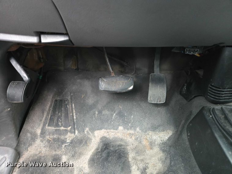 image for item DU2596 2002 Ford F150 XL pickup truck