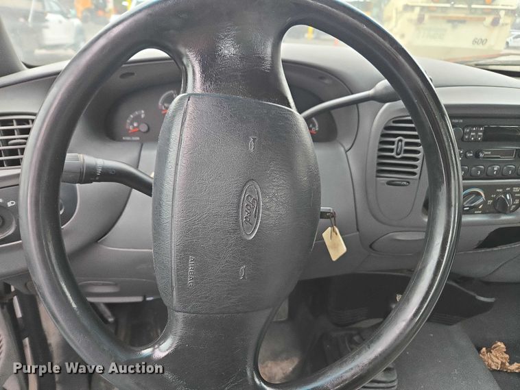 image for item DU2596 2002 Ford F150 XL pickup truck