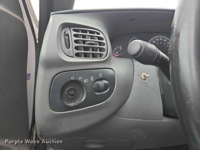 image for item DU2596 2002 Ford F150 XL pickup truck