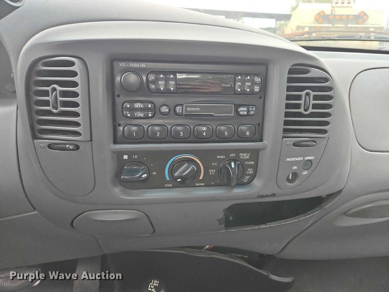 image for item DU2596 2002 Ford F150 XL pickup truck