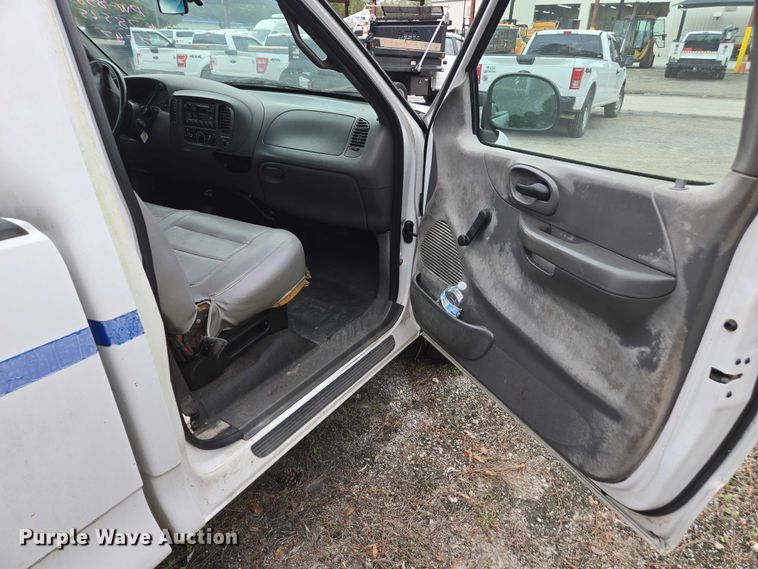 image for item DU2596 2002 Ford F150 XL pickup truck