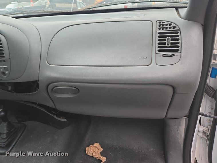 image for item DU2596 2002 Ford F150 XL pickup truck