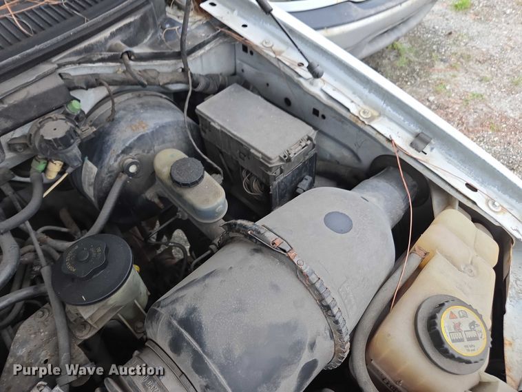 image for item DU2596 2002 Ford F150 XL pickup truck