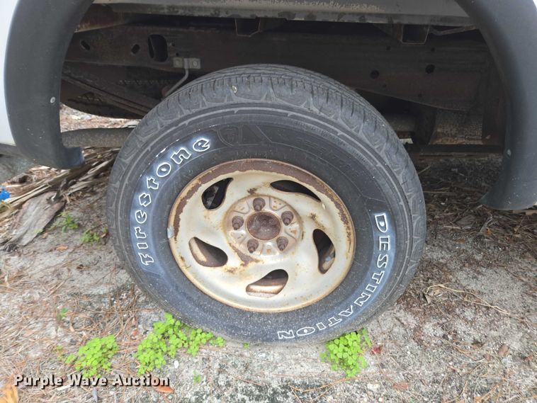 image for item DU2596 2002 Ford F150 XL pickup truck