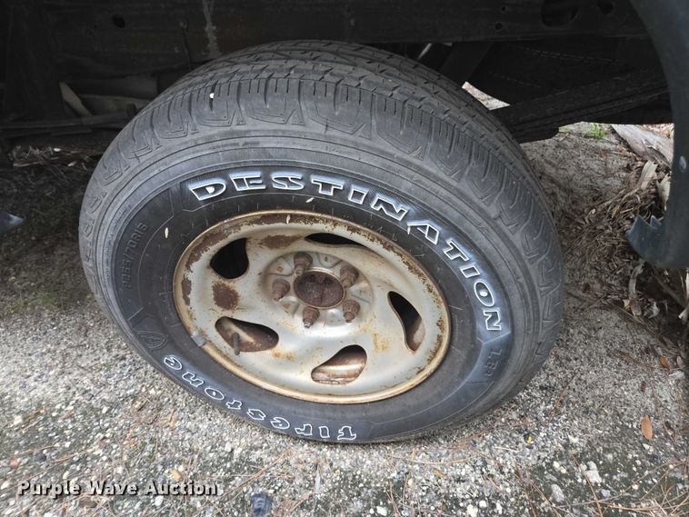 image for item DU2596 2002 Ford F150 XL pickup truck