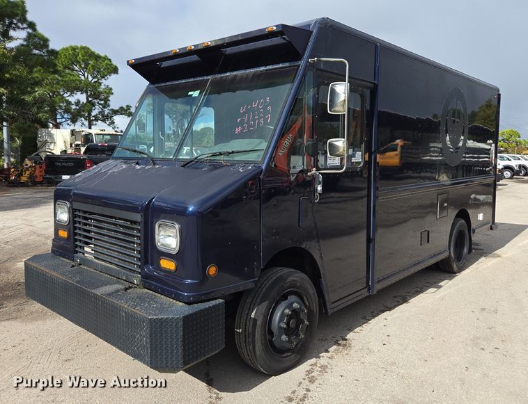 image for item DU2598 1997 Freightliner MT45 delivery truck