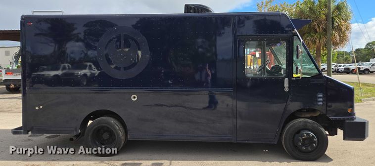 image for item DU2598 1997 Freightliner MT45 delivery truck