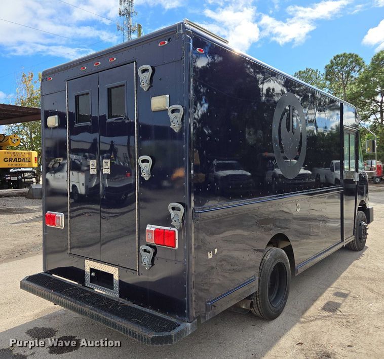 image for item DU2598 1997 Freightliner MT45 delivery truck