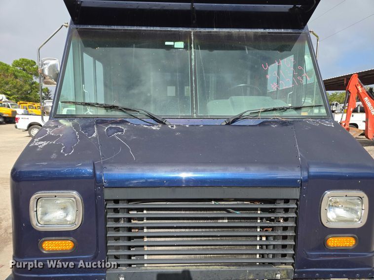 image for item DU2598 1997 Freightliner MT45 delivery truck