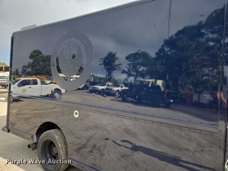 image for item DU2598 1997 Freightliner MT45 delivery truck