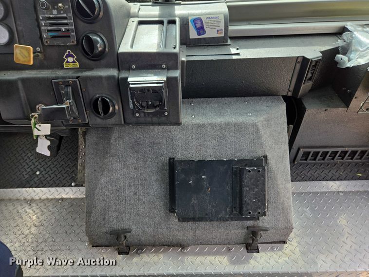 image for item DU2598 1997 Freightliner MT45 delivery truck