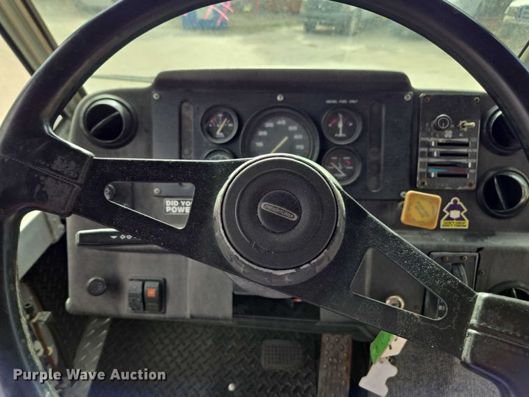 image for item DU2598 1997 Freightliner MT45 delivery truck