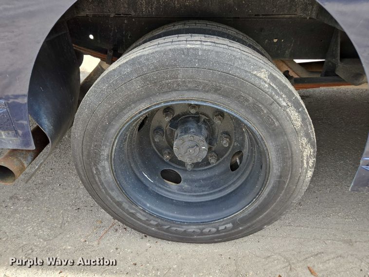 image for item DU2598 1997 Freightliner MT45 delivery truck