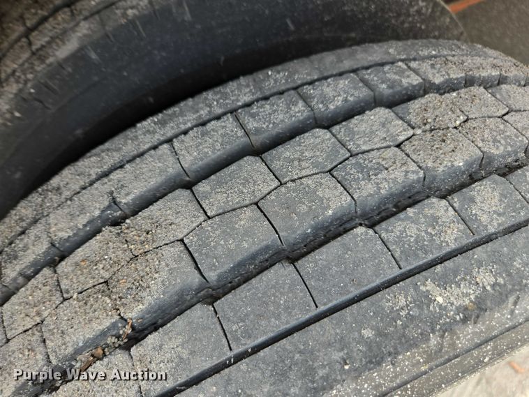 image for item DU2598 1997 Freightliner MT45 delivery truck