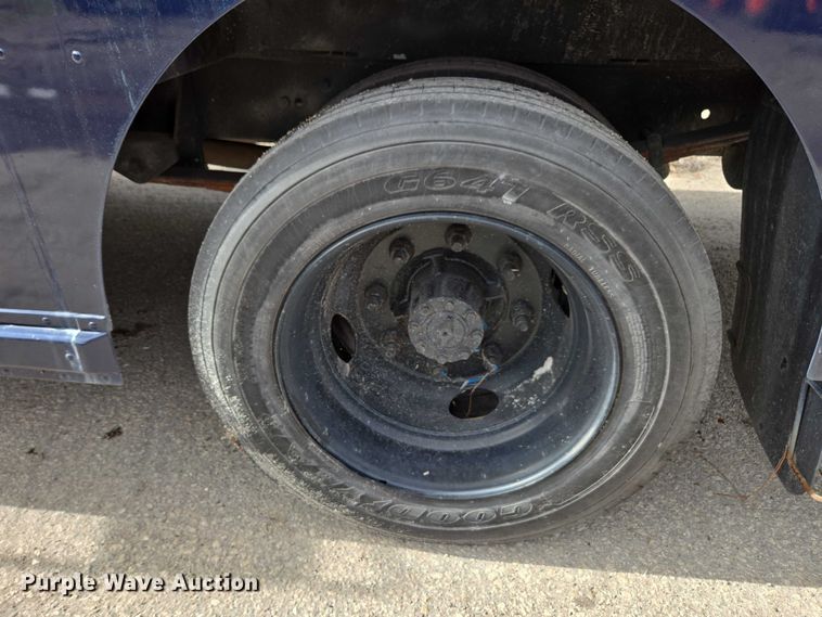 image for item DU2598 1997 Freightliner MT45 delivery truck