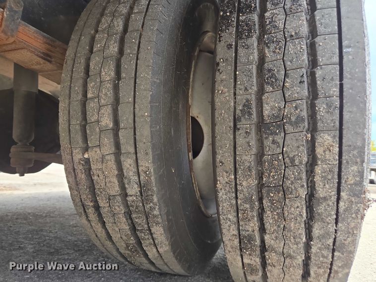 image for item DU2598 1997 Freightliner MT45 delivery truck