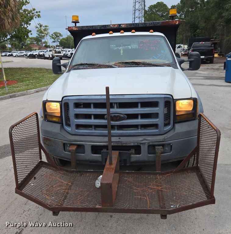 image for item DU2600 2007 Ford F450 Super Duty dump truck