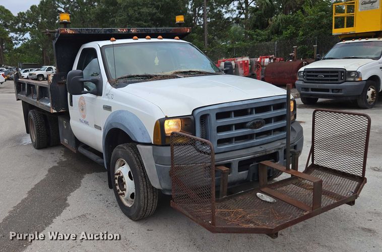 image for item DU2600 2007 Ford F450 Super Duty dump truck