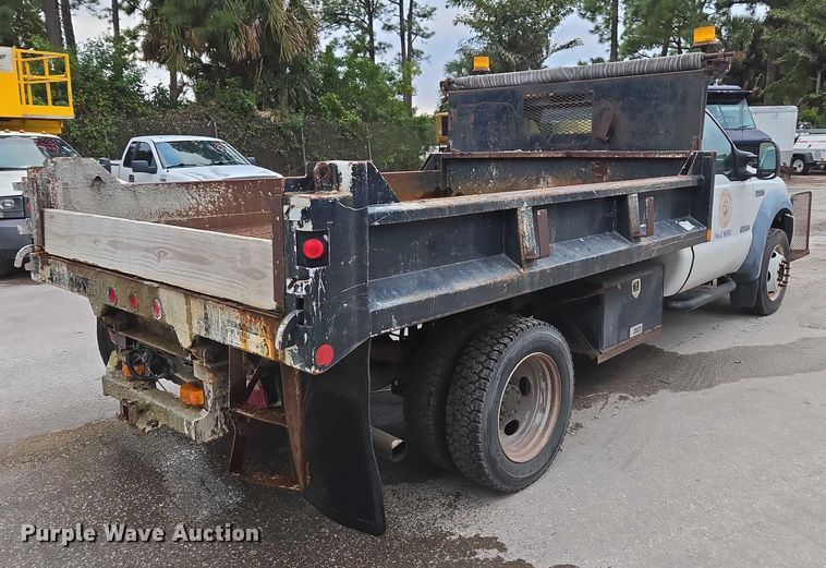 image for item DU2600 2007 Ford F450 Super Duty dump truck