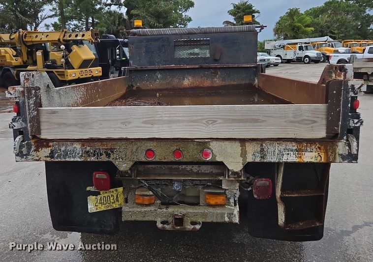 image for item DU2600 2007 Ford F450 Super Duty dump truck