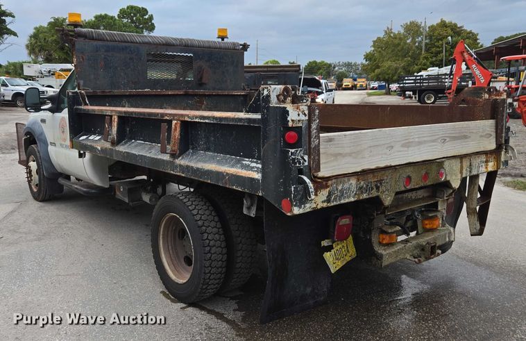 image for item DU2600 2007 Ford F450 Super Duty dump truck