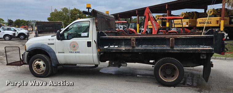 image for item DU2600 2007 Ford F450 Super Duty dump truck