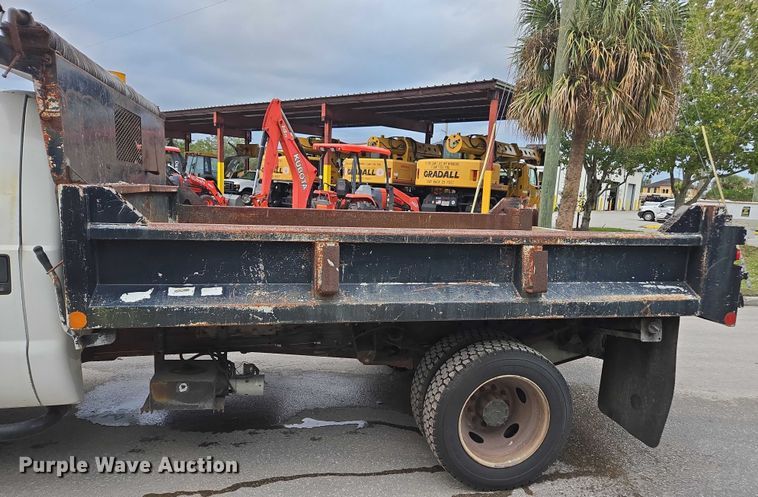 image for item DU2600 2007 Ford F450 Super Duty dump truck