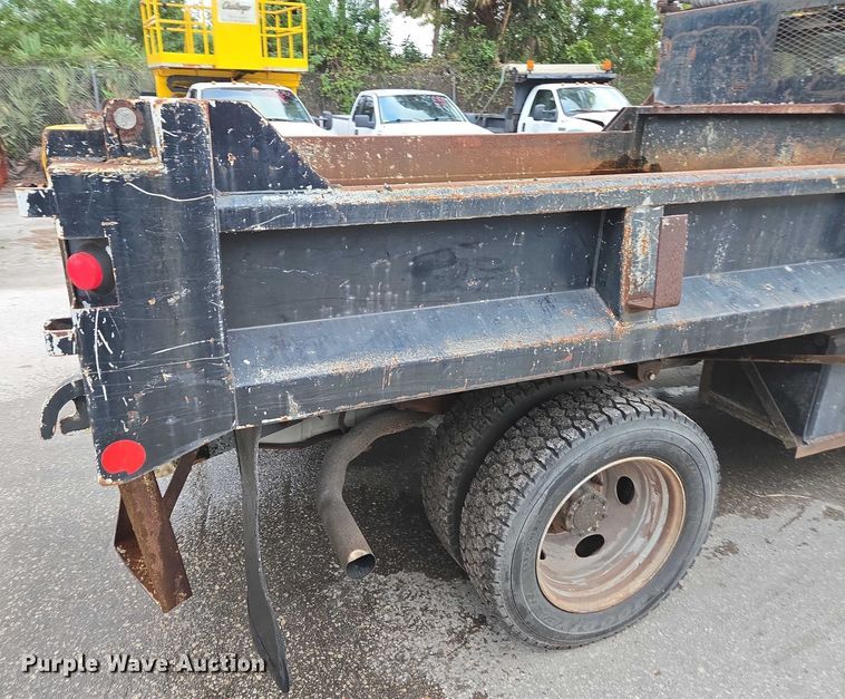 image for item DU2600 2007 Ford F450 Super Duty dump truck
